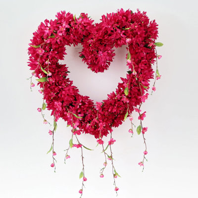 Rose passion - dahlia fuchsia et drapé de fleurs sauvages roses au printemps, couronne de cœur pour la Saint-Valentin
