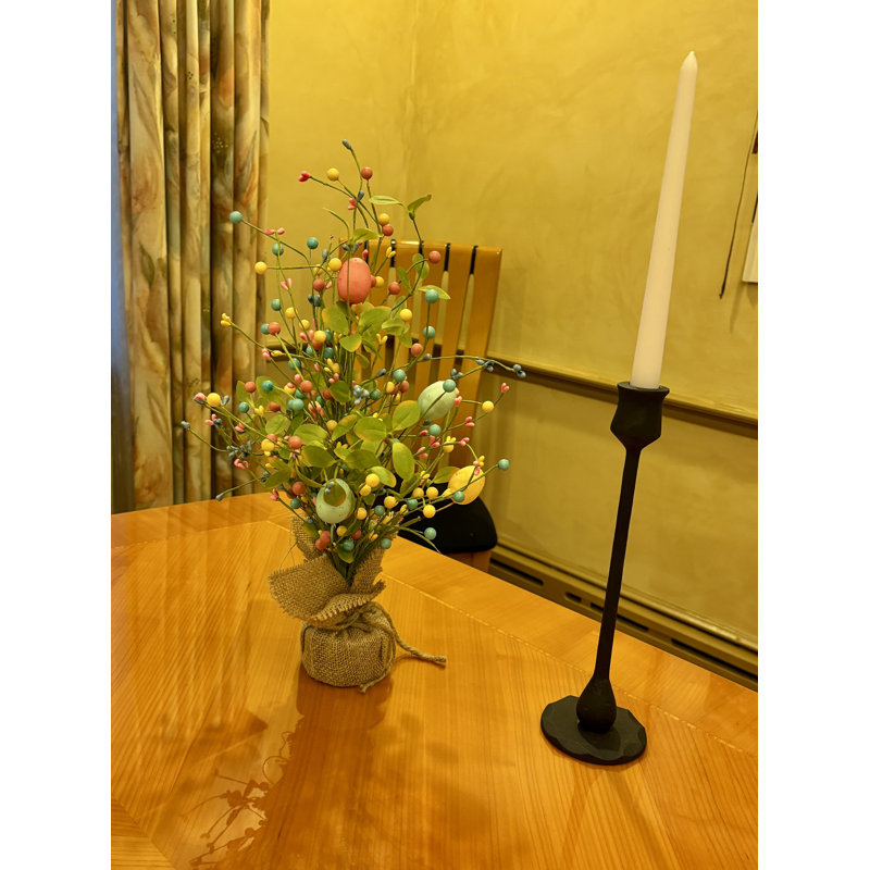 Arbre de 18 po avec œufs de Pâques, baies et feuilles vertes