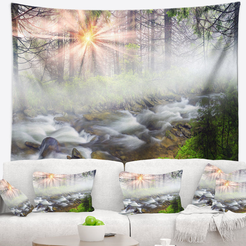 Carpathian brumeux avec la tapisserie de la lumière du soleil Landscape, H 78 po x l 92 po