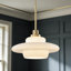 Luminaire suspendu 1 lumière Mid Century Modern Gold avec abat-jour en verre de lait