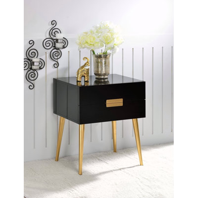 Table de bout noire et dorée