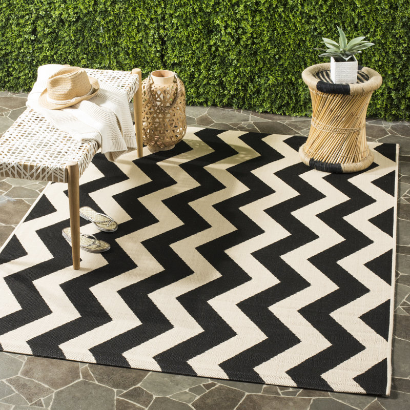 Arneshia Polypropylene Black/Beige Area Indoor/Outdoor Area Rug, Rectangle 5'3" x 7'7"