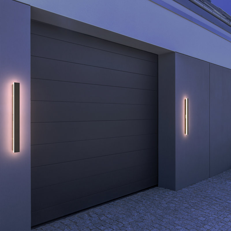 Avett Aluminum LED Linear Wall Light, Black