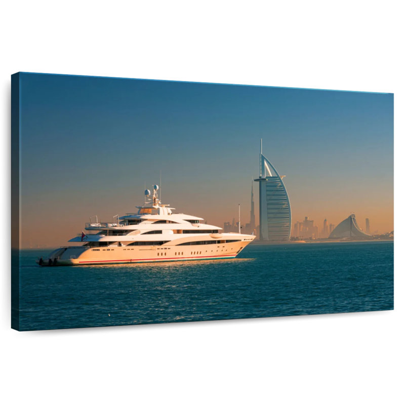 Nicci Yacht dans les eaux de Dubaï, H 20 po x l 30 po