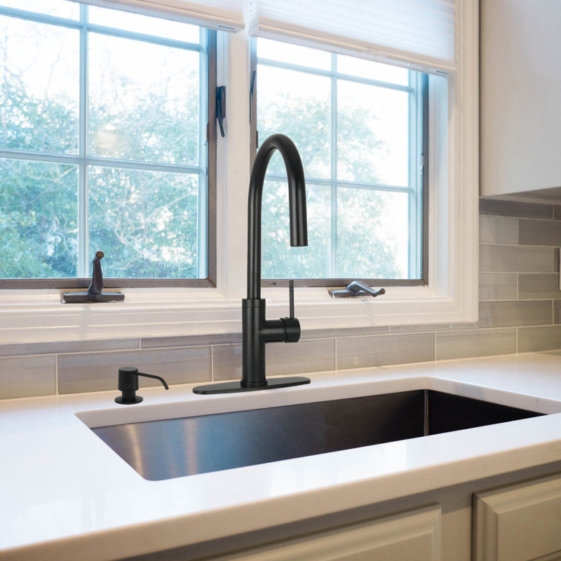 Pull Down Kitchen Faucet with Single Handle and Deck Plate, Matte Black