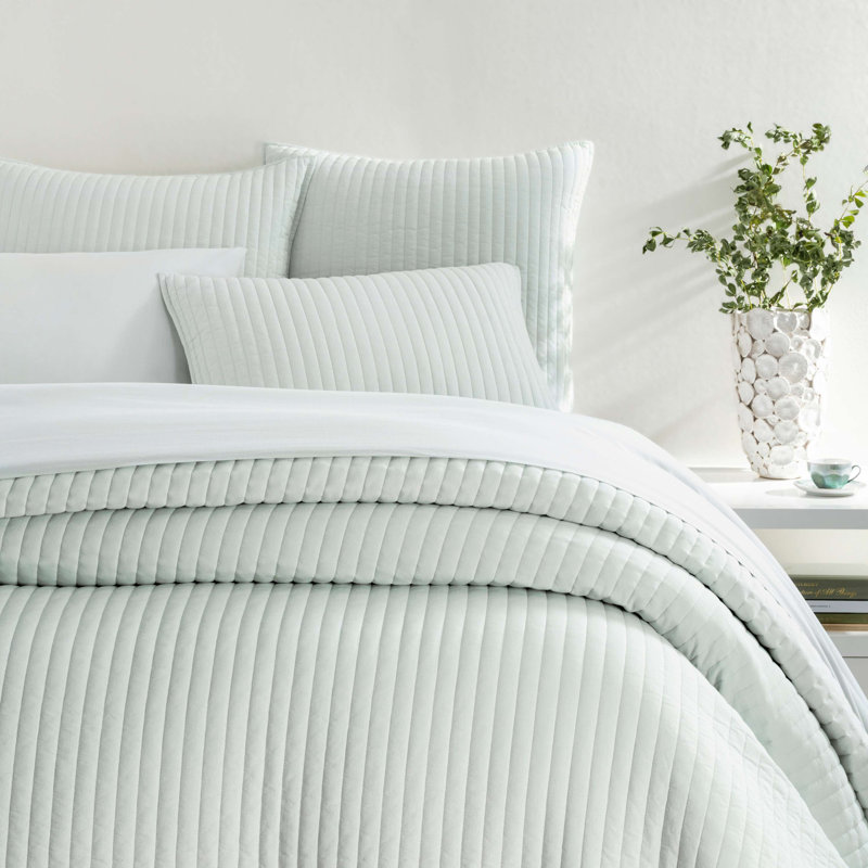 Cotton Sky Twin Quilt with Knife Edge and Reversible Design