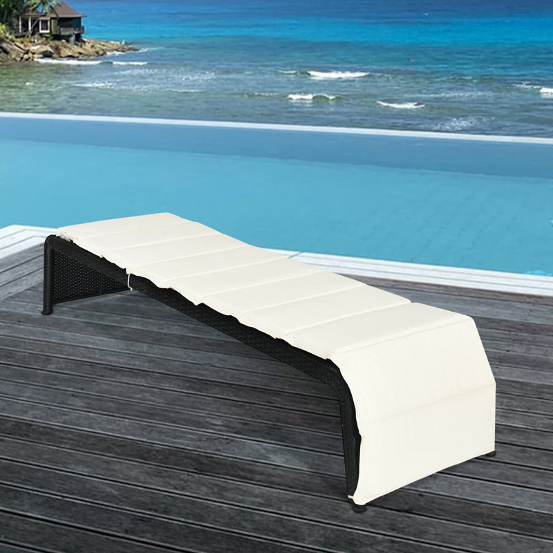 Chaise longue inclinable en rotin