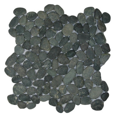 Carreau de mosaïque en pierre naturelle de taille aléatoire noir Charbon Congo - maille imperméable 12 po x 12 po - 1 pied carré