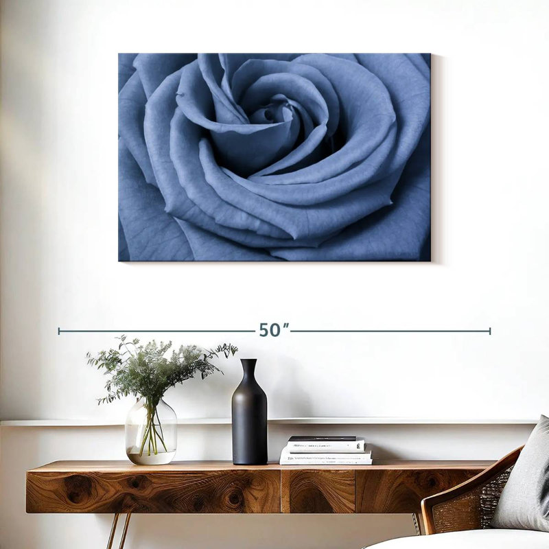 Rose bleue Harnek en gros plan, H 24 po x l 36 po