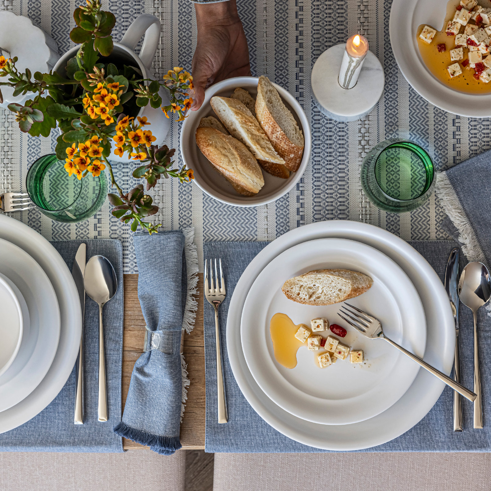 Rimmed Stoneware Dinnerware Set - Service for 4, White