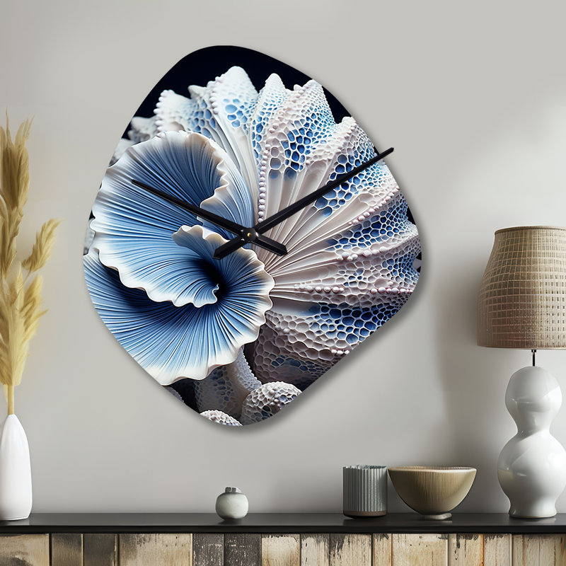 Blue Seashell Symphony - horloge murale en forme de coquillage unique en métal, impression d'horloge murale asymétrique moderne