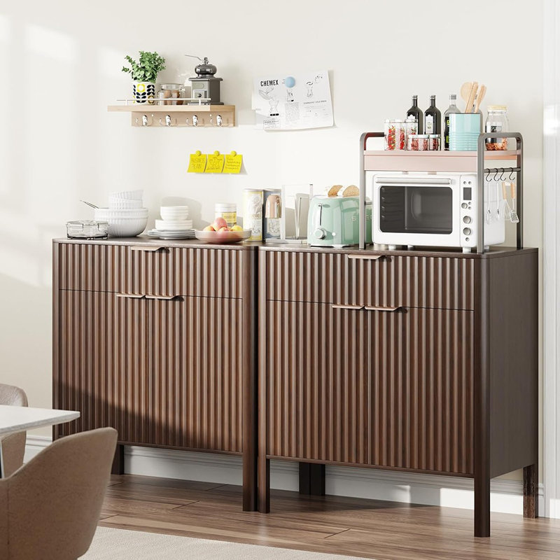 Buffet moderne à cannelures avec tiroir, crédence en noyer