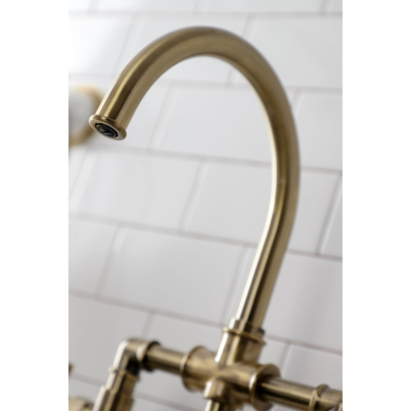 Robinet de cuisine pont de style industriel Whitaker Kingston avec douchette en laiton, laiton antique, Laiton antique, Cross
