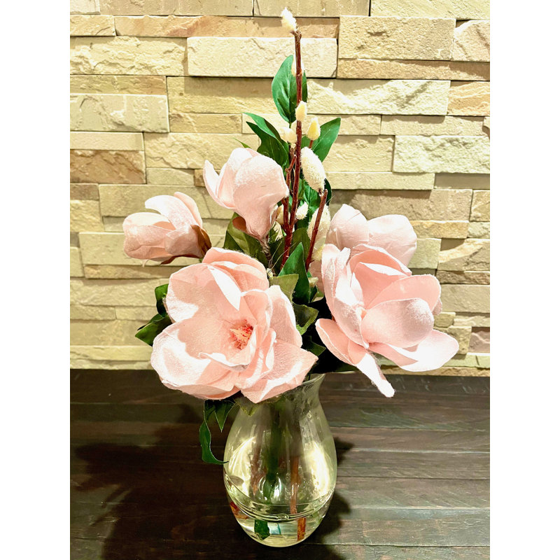 Arrangement de magnolia dans un vase