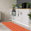 Tapis rouge à carreaux-53650318