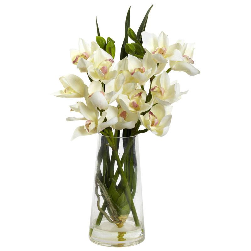 Arrangement floral d'orchidées cymbidium dans un vase