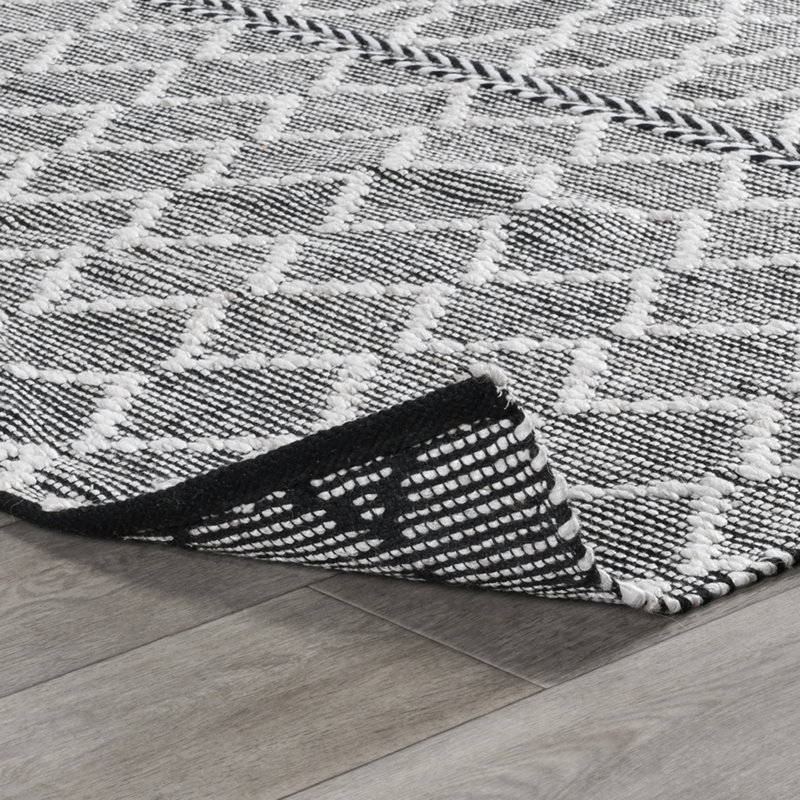Handmade Black and Ivory Diamond Wool Synthetic 8' x 10' Rug