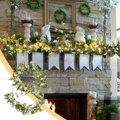 Couronne d'œuf de Pâques avec lumières intégrées, couronne florale en rotin printanier avec œufs Colorfu, papillons et fausses vignes pour la porte d'entrée, le mur et la décoration intérieure