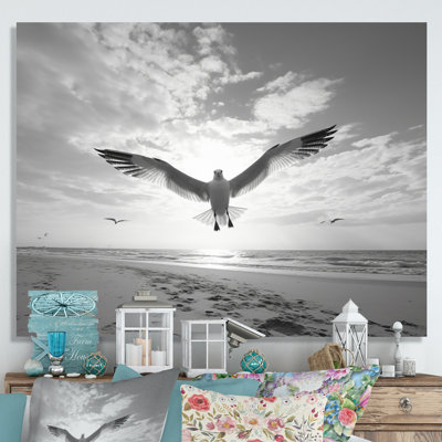 Gray Beach Seagulls In Flight II, reproduction d'art sur toile