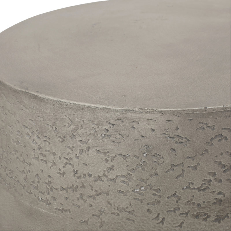 Charmante table d'appoint en béton avec une forme de tambour unique pour les espaces élégants