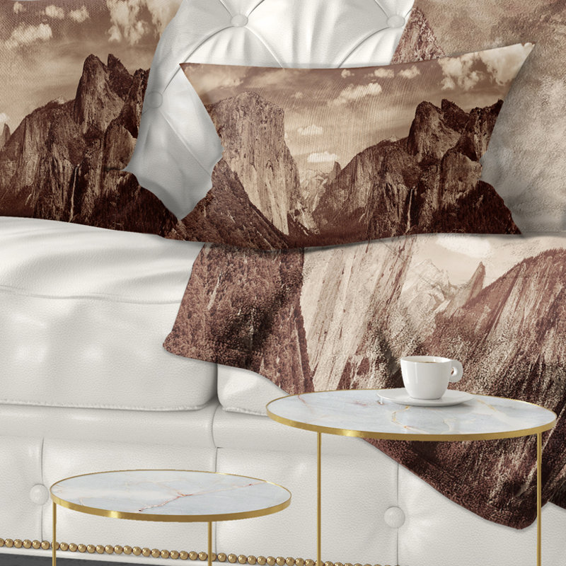 Rocks and Forest en noir et blanc - Coussin décoratif à imprimé paysage