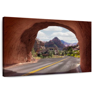 Lilie Tunnel To Zion Park