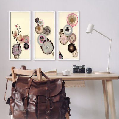 «Abstract Flower on Layered Pink Mauve Grey Fractals» par Laura Van Horne - ensemble de 3 reproductions d'art