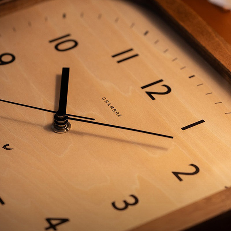 Horloge murale brune