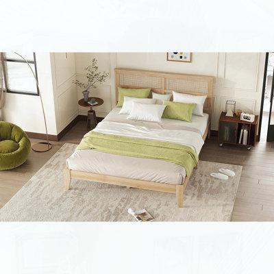 Grand lit en bois d'hévéa avec tête de lit en rotin et rangement sous le lit