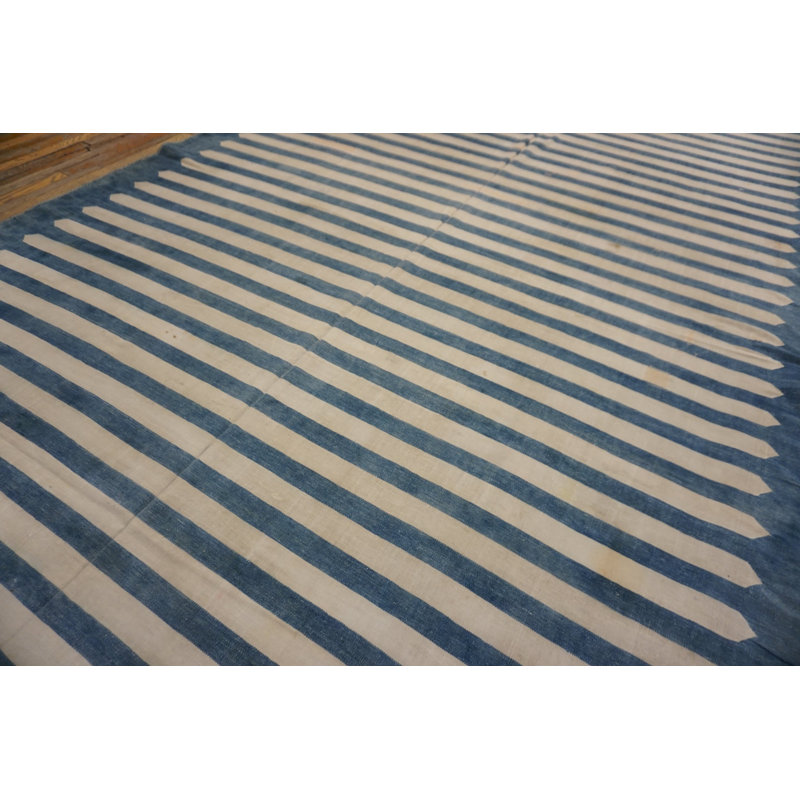 Tapis surdimensionné à rayures blanches et bleues