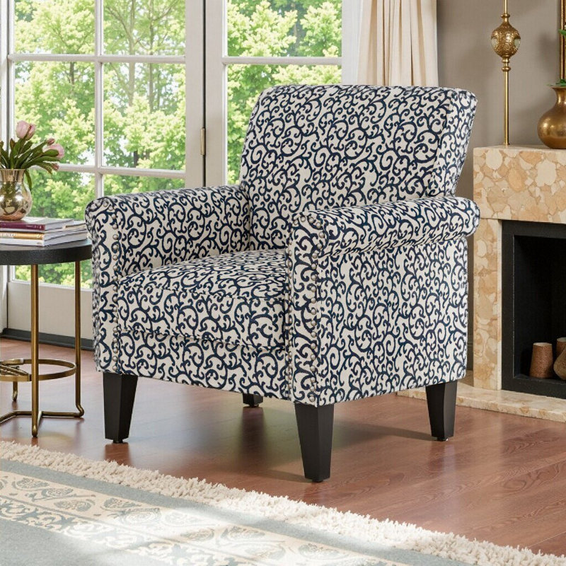 Charmant fauteuil d'appoint compact avec accoudoirs roulés et garniture cloutée - parfait pour les petits espaces
