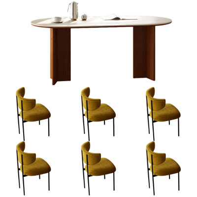 Table et chaises de style rétro pratiques