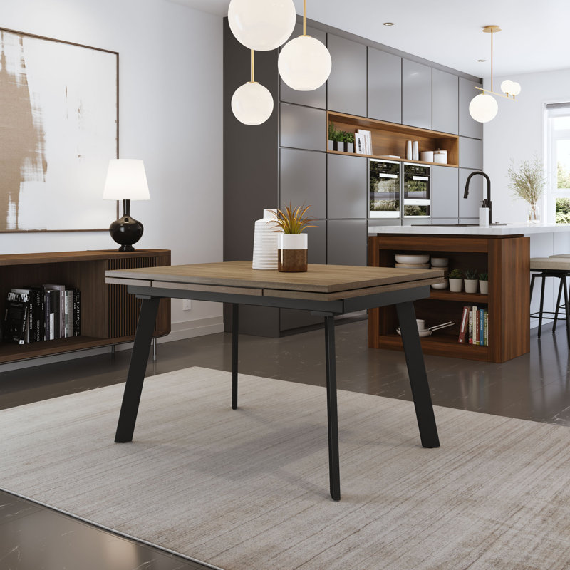 Lizzy Extendable Dining Table with end leaves