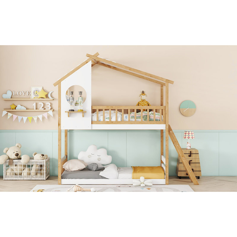 Lit superposé simple au-dessus d'un lit simple en bois avec toit, fenêtre, échelle, naturel
