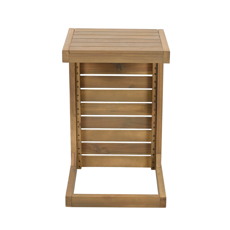 Table de bout moderne en bois brun fabriquée en bois, qui ajoute de l'espace supplémentaire au patio, ainsi que des outils et des instructions d'assemblage.