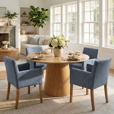 Ensemble de table de salle à manger pour 4 personnes Sarosh avec table ronde de 52 po et 4 fauteuils rembourrés en lin