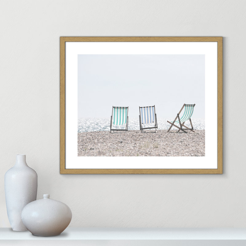 Chaises de plage Adriatica - reproduction de photo, Papier avec cadre à grain de bois naturel