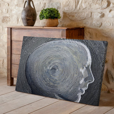 Toile, création d'un portrait abstrait mettant en vedette un visage stylisé qui sort de l'art mural, une série de lignes circulaires concentriques créant un art mural sur toile