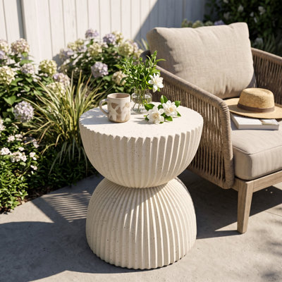 Tables de bout beiges MGO, table d'appoint moderne en forme de sablier pour la maison
