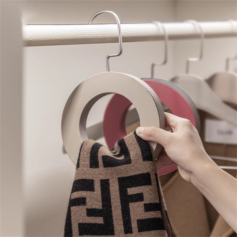 Porte-foulard en cuir et acier Luxeloop, 8