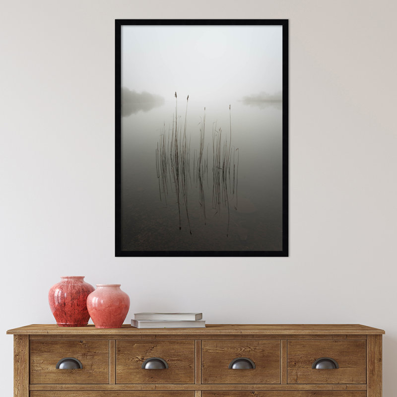 «Reeds in the Mist» par David Ahern - Photographie avec cadre unique, H 33 po x l 24 po x P 2 po, Noir