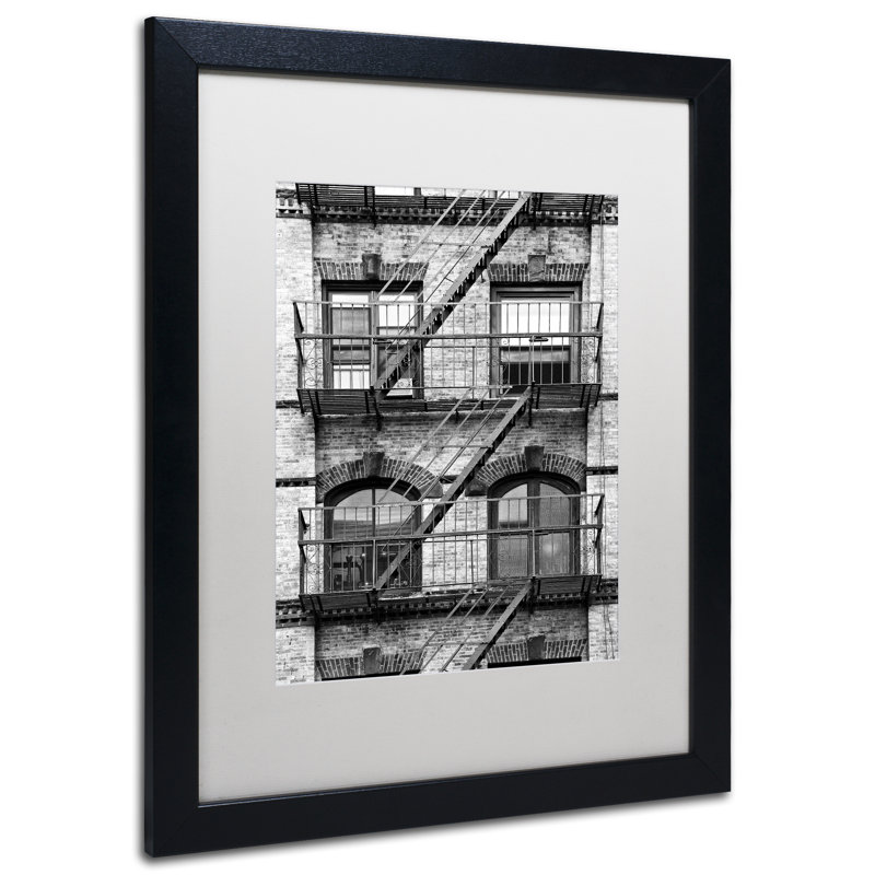 Fire Escape Manhattan, reproduction de photo encadrée, H 20 po x l 16 po x P 0,5 po, Cadre noir, Blanc