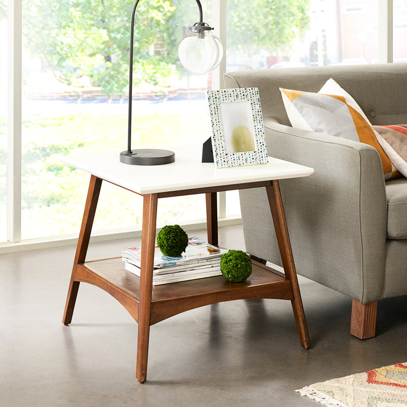 Table de bout avec base en pacane et plateau blanc, tablette de rangement, assemblage requis, base à finition haute de 22 po, plateau et 24 po x 24 po