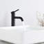 Robinet de lavabo de salle de bain à un trou-56851319