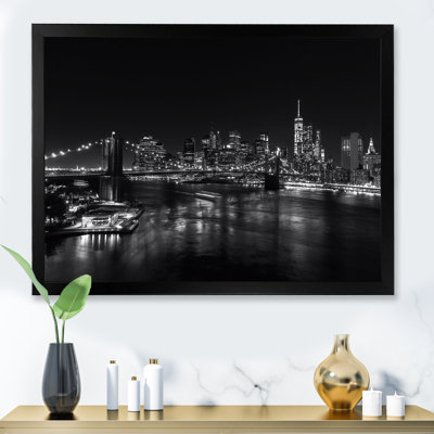 Black, White Picture Of The Skyline Of Manhattan - Photograph on Canvas