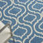 Tapis géométrique bleu / ivoire Kardinya-332787918