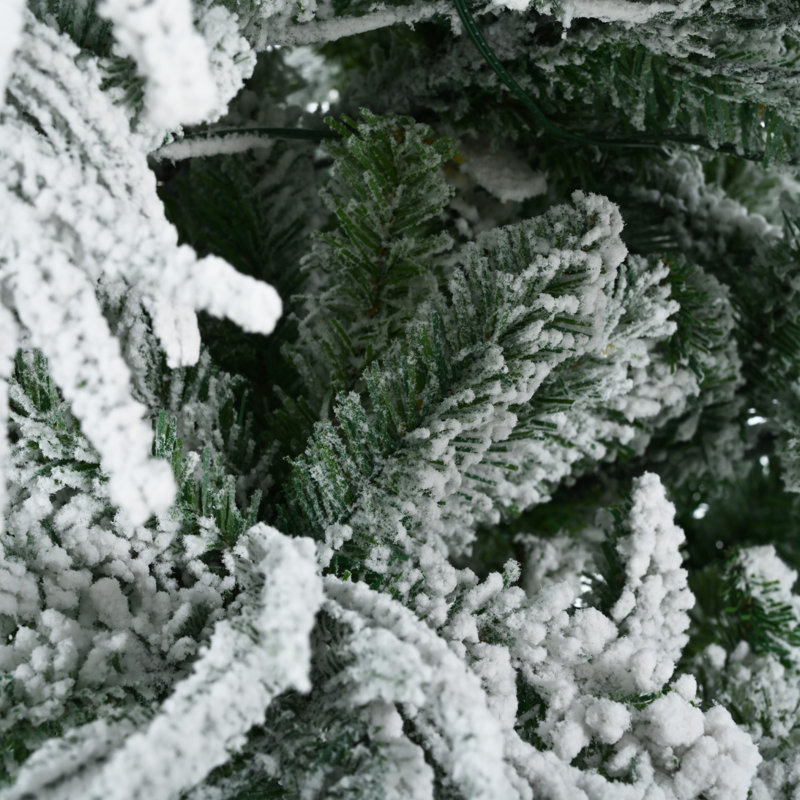 Arbre de Noël enneigé pré-éclairé, 7'5"