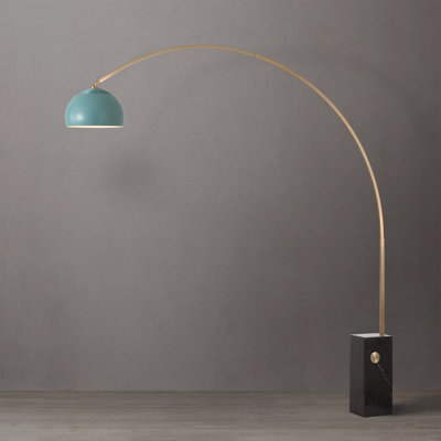 Lampe en arc Iconic 95 po - Mid-Century moderne, corps en laiton patiné, base en marbre noir, abat-jour tambour en lin bleu piscine, à intensité variable, idéale pour le salon ou la chambre à coucher