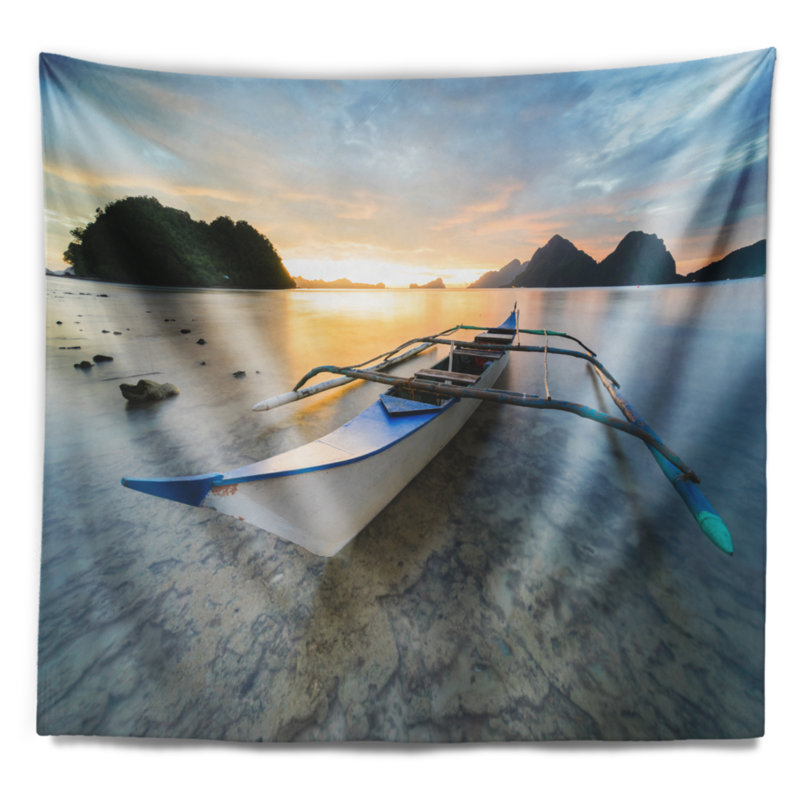 Le bateau en mer de mer est fixé à un magnifique tapisserie coucher avec accessoires suspendus inclus, H 32 po x l 39 po