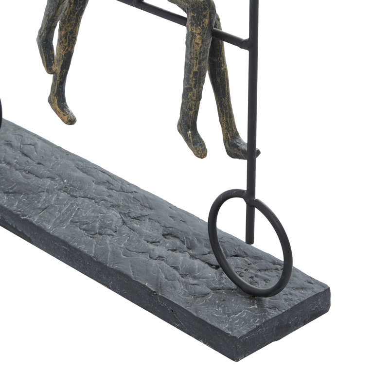 Figurine bicyclers Norma
